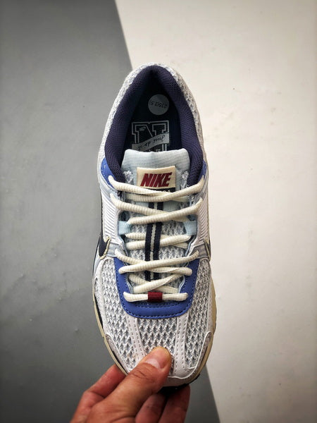 NIKE ZOOM Vomero 5