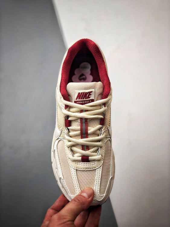 NIKE ZOOM Vomero 5 SAINT VALENTIN