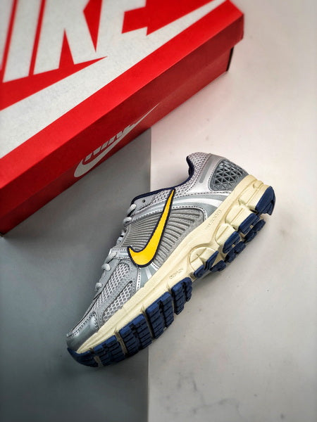 NIKE ZOOM Vomero 5