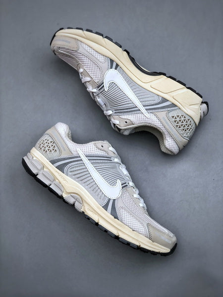 NIKE ZOOM Vomero 5