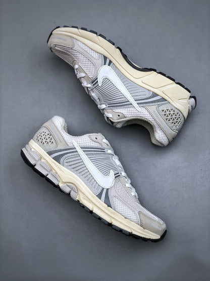 NIKE ZOOM Vomero 5