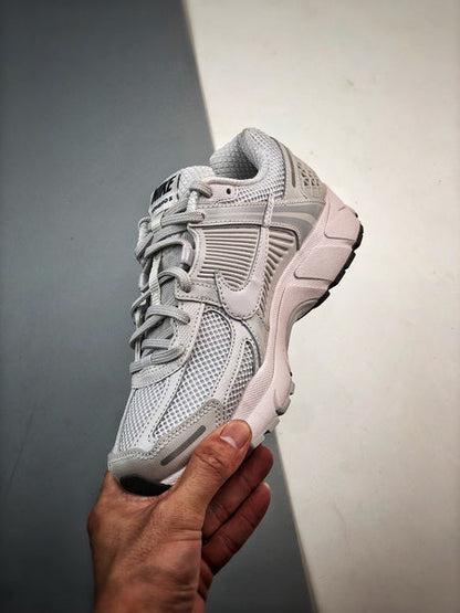 NIKE ZOOM Vomero 5