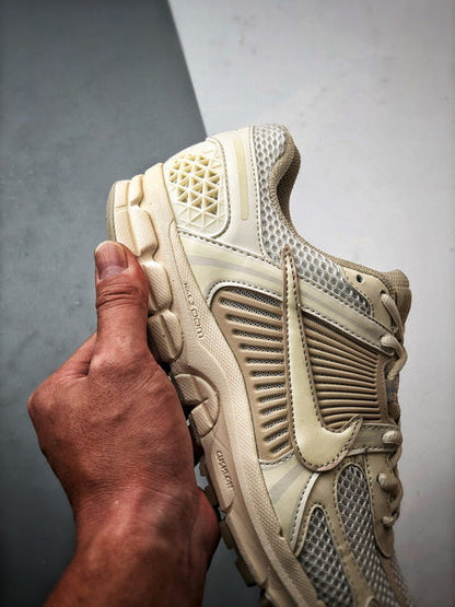 NIKE ZOOM Vomero 5