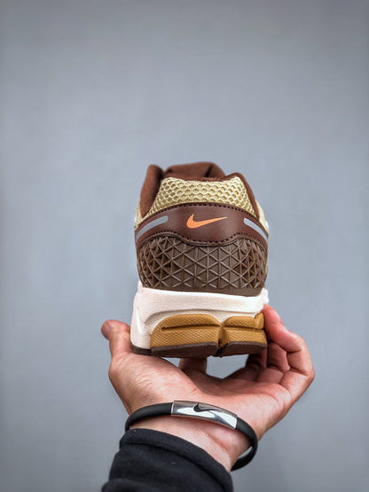 NIKE ZOOM Vomero 5