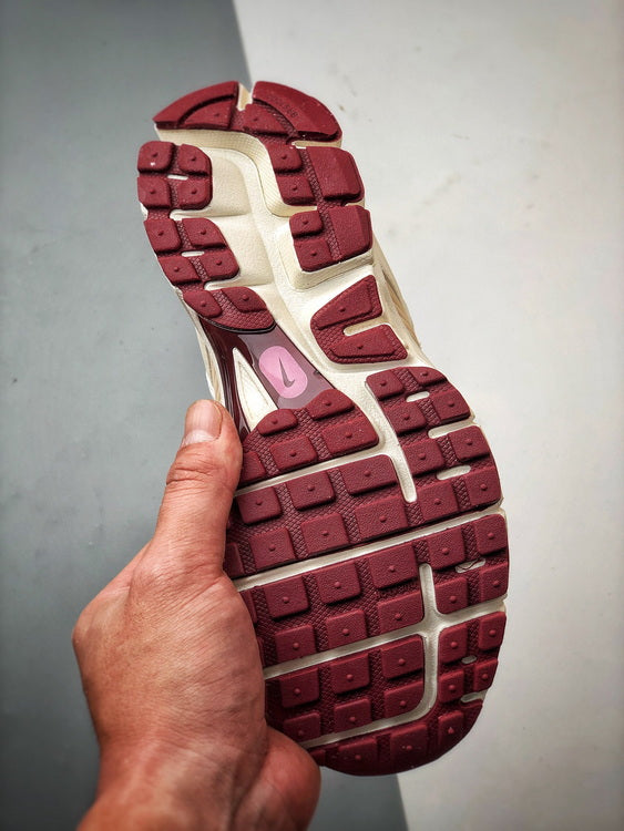 NIKE ZOOM Vomero 5 SAINT VALENTIN