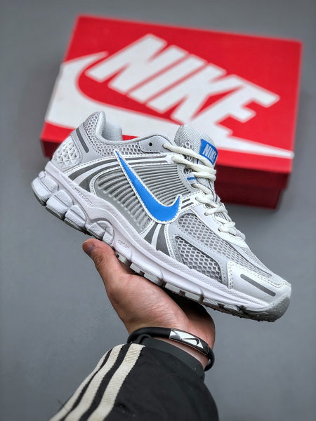 NIKE ZOOM Vomero 5
