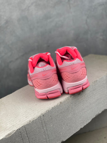 NIKE ZOOM Vomero 5 PINK