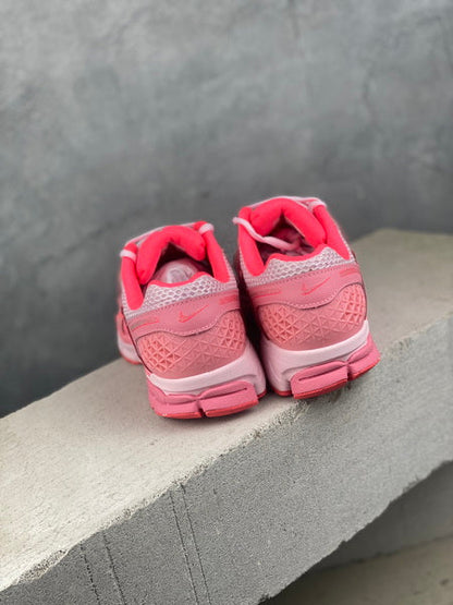 NIKE ZOOM Vomero 5 PINK