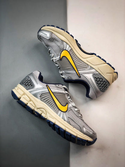 NIKE ZOOM Vomero 5