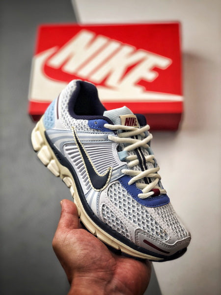 NIKE ZOOM Vomero 5