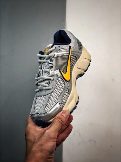 NIKE ZOOM Vomero 5