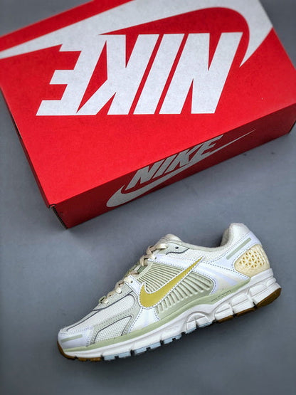 NIKE ZOOM Vomero 5