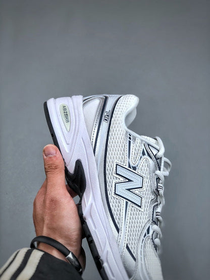 New Balance 740