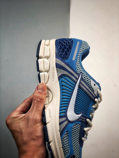 NIKE ZOOM Vomero 5
