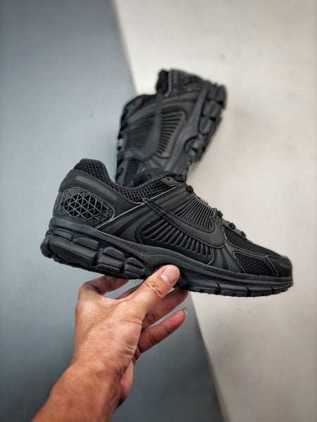 NIKE ZOOM Vomero 5 FULL BLACK