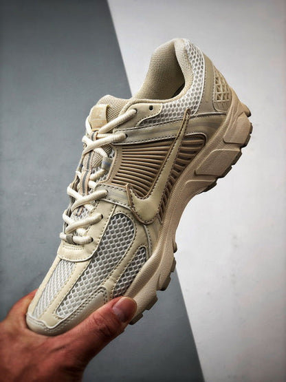 NIKE ZOOM Vomero 5