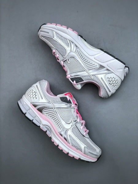 NIKE ZOOM Vomero 5