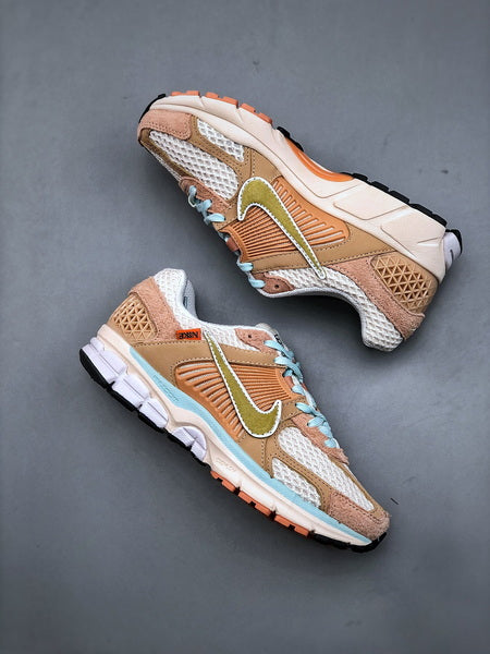 NIKE ZOOM Vomero 5