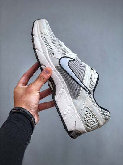 NIKE ZOOM Vomero 5