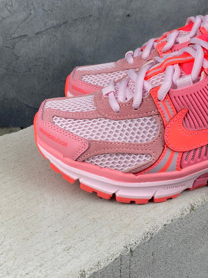 NIKE ZOOM Vomero 5 PINK