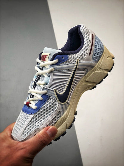 NIKE ZOOM Vomero 5
