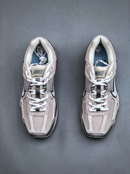 NIKE ZOOM Vomero 5