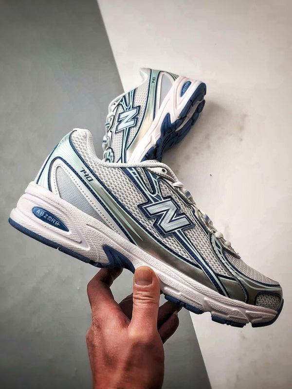 New Balance 740