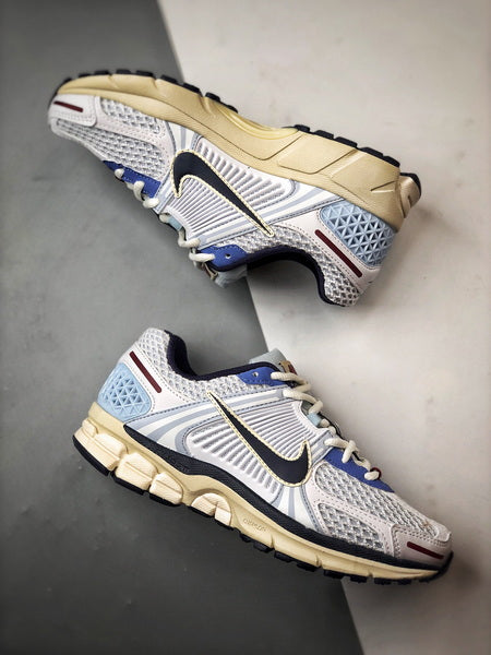 NIKE ZOOM Vomero 5