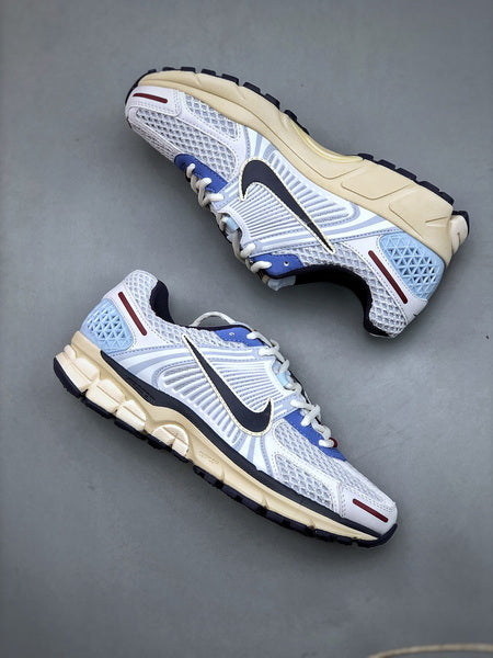 NIKE ZOOM Vomero 5
