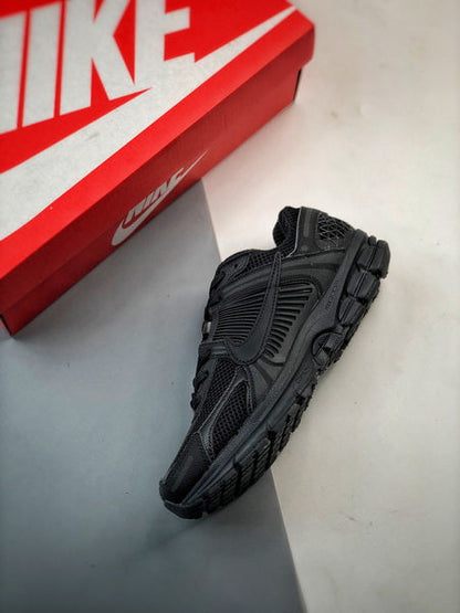 NIKE ZOOM Vomero 5 FULL BLACK