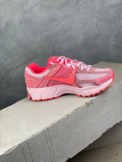 NIKE ZOOM Vomero 5 PINK