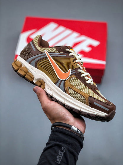 NIKE ZOOM Vomero 5