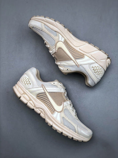 NIKE ZOOM Vomero 5
