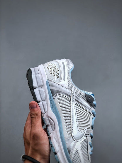 NIKE ZOOM Vomero 5