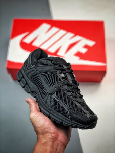 NIKE ZOOM Vomero 5 FULL BLACK