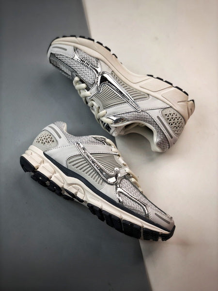NIKE ZOOM Vomero 5