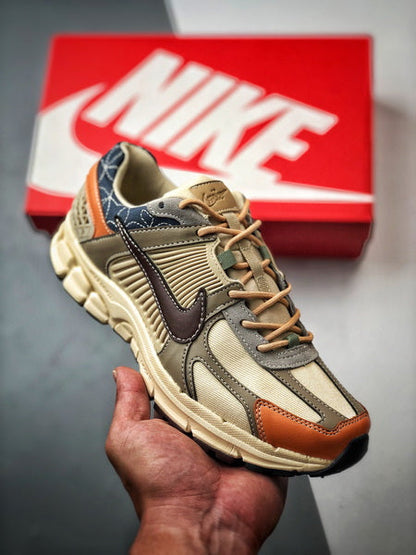 NIKE ZOOM Vomero 5