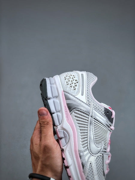 NIKE ZOOM Vomero 5