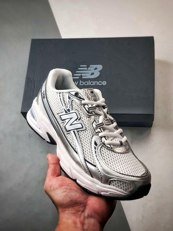 New Balance 740