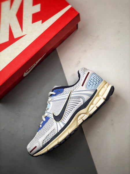 NIKE ZOOM Vomero 5