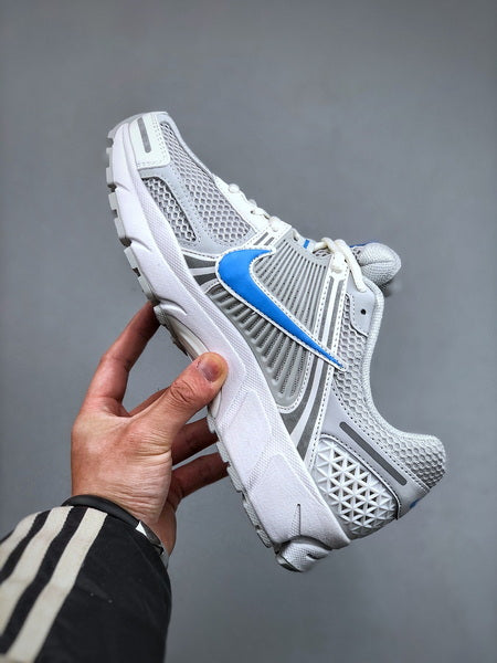 NIKE ZOOM Vomero 5