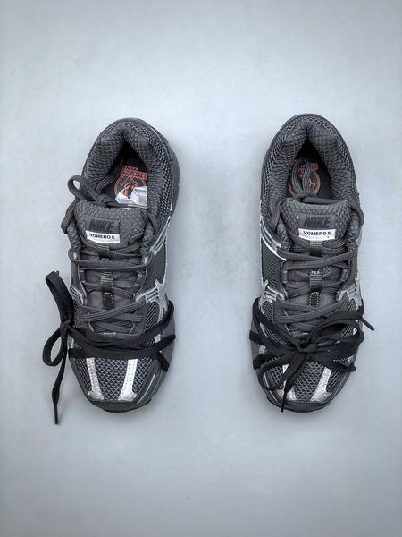 NIKE ZOOM Vomero 5