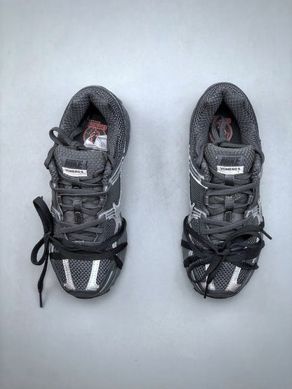 NIKE ZOOM Vomero 5