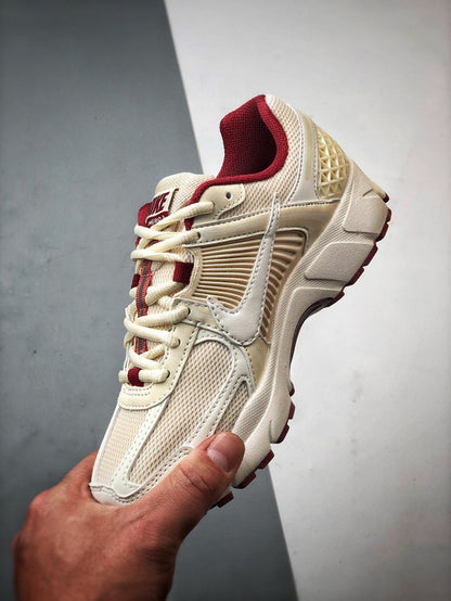 NIKE ZOOM Vomero 5 SAINT VALENTIN