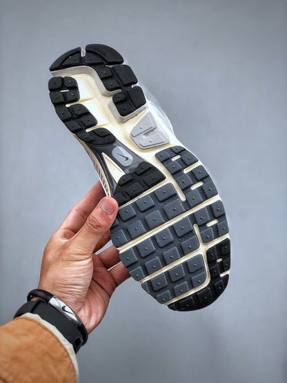 NIKE ZOOM Vomero 5