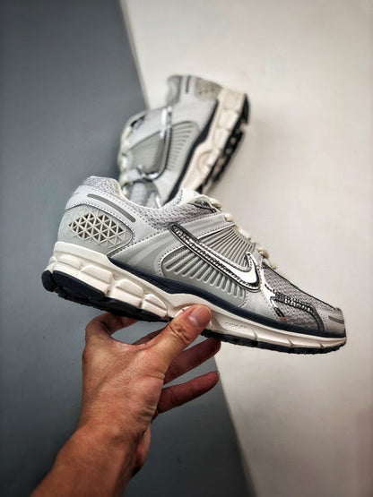 NIKE ZOOM Vomero 5