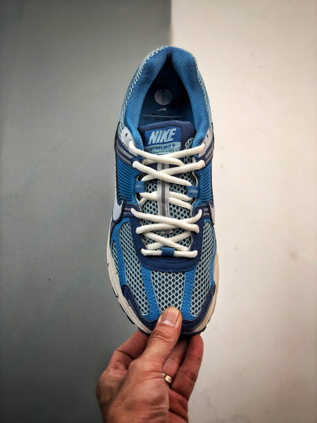 NIKE ZOOM Vomero 5