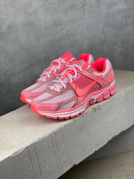 NIKE ZOOM Vomero 5 PINK