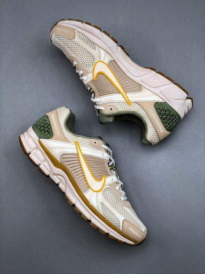 NIKE ZOOM Vomero 5