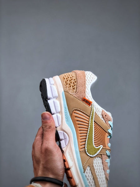 NIKE ZOOM Vomero 5